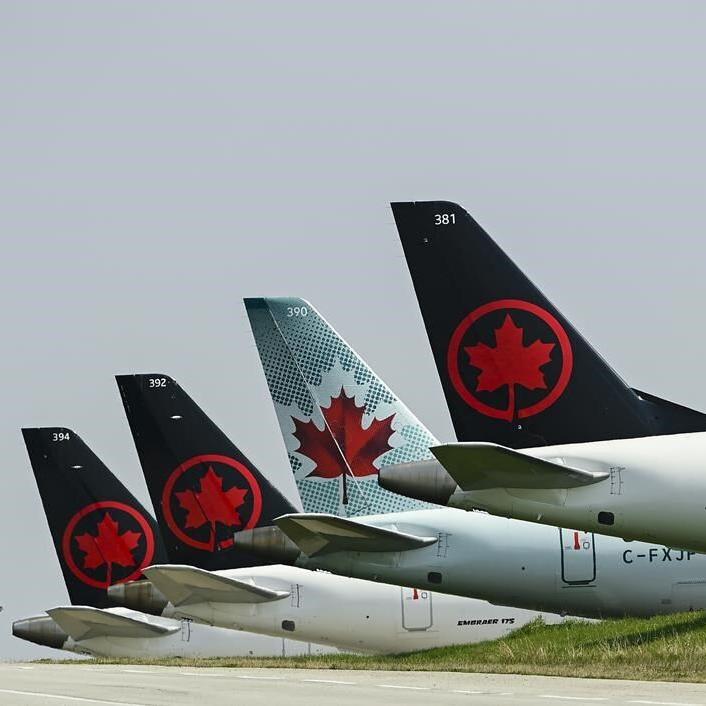 Air Canada stock slides to one-year low despite frothy summer profits